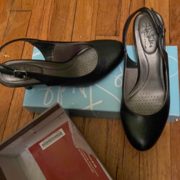 Woman shoes - Picture 1 of 2